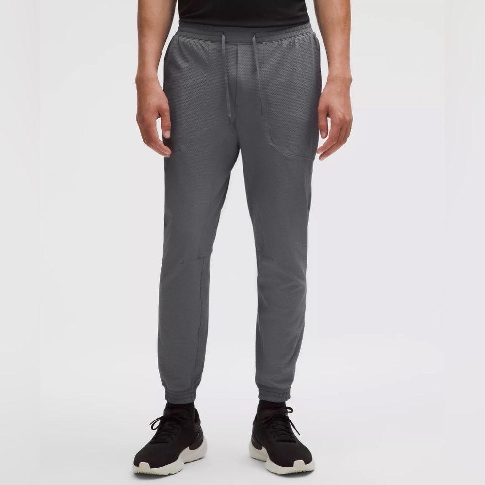 Lululemon License to Train Jogger Men’s XL Gray 29” Inseam